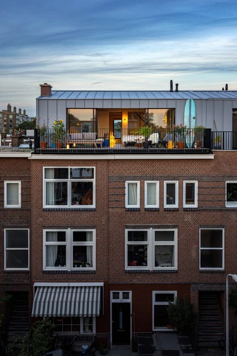 'house on a house' steel roof extension pops up in hague's brick cityscape Corten Roof, Regenerative Architecture, Rooftop Apartment, Desert Retreat, Solar Shingles, Tetra Pack, Office Tops, Zinc Roof, Brick Siding