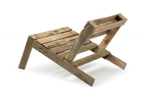 Looking for a weekend DIY? The small-scale deck chairs in London-based, Danish-born Nina Tolstrup's Studiomama Beach Chalet are made from standard wood pallets and 50 screws. Pallet Chair, Pallet Projects Furniture, Shipping Pallets, Pallet Designs, Repurposed Wood, Pallet Crafts, Old Pallets, House Diy, Deck Chairs