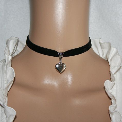 "Velvet choker, elastic, with a heart pendant. Velvet ribbon elastic black, 0.39\" wide  heart of stainless steel 0.55\" X 0.59\" carabiner clasp of stainless steel with extension chain This noble choker enhances every dirndl or traditional dress, ideal for the Oktoberfest Traditional wedding or other occasions." Heart Pendant Choker, 90s Choker Aesthetic, Satin Choker Necklace, Aesthetic Choker Necklace, 2000s Choker, Black Choker Outfit, Chokers Black, Cute Chokers, Choker Aesthetic