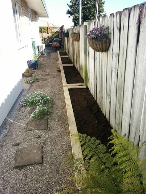 Side Yard Planter Boxes, Small Side Yard Garden, Elevated Raised Garden Beds, Front Porch Landscape, Diy Garden Bed, Side Yard Landscaping, Raised Bed Gardening, Garden Decoration Ideas, Raised Garden Beds Diy