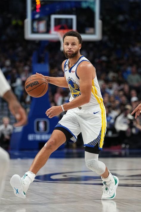 Basketball Stephen Curry, Nba Wallpapers Stephen Curry, Stephen Curry Wallpaper, Basketball Boys, Curry Wallpaper, Stephen Curry Basketball, Nourish Yourself, Curry Nba, Stephen Curry Shoes