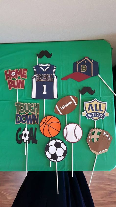 craft projects Sports Notice Board Ideas, Sports Week Decoration Ideas, Sports Day Bulletin Board Ideas, Sports Day Decoration Ideas School, Sports Day Board Decoration, Baby Birthday Party Games, Sports Day Decoration, Aktiviti Tadika, Sports Theme Classroom