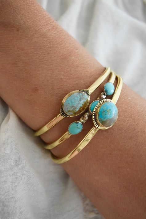 Turquoise Jewelry Gift, Turquoise Bangle Bracelet, Turquoise Cuff Bracelet, Torquise Jewelry, Gold And Turquoise Jewelry, Turquoise Bracelets, Bangle Bracelet Gold, Fantasy Earrings, Bracelet Layering