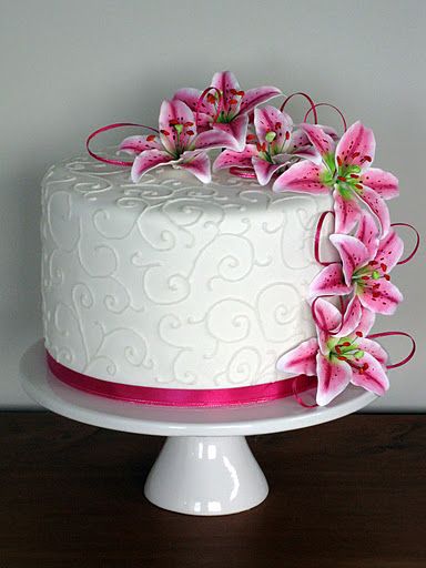 Stargazer Lily cake! Stargazer Lilly, Wedding Foods, Lily Cake, Cakes Pink, Wedding Cake Fresh Flowers, Sweet Bites, Lily Wedding, Stargazer Lily, Summer Cakes