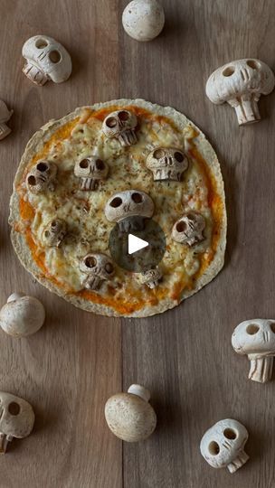 Spooky Pizza, Halloween Pasta, Halloween Pizza, Halloween Party Planning, Recetas Halloween, Halloween Fonts, Halloween Food, Pizza Party, Melodrama