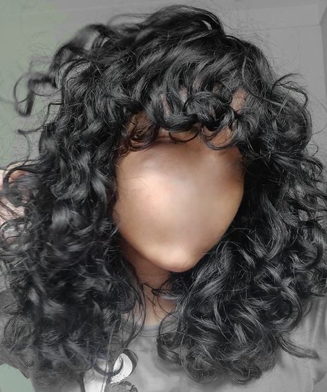 Curls, curly hair, wavy hair, 2c 3a hair type , 3a curls, beautiful, pretty, indian curly hair, black hair , black curly hair, 2c wavy hair , curly bangs , love curls ,natural curls Chunky Highlight On Curly Hair, Curly Poofy Hairstyles, Curly Hairstyles 2c Curls, Short Curly 2c Hair, Curly Bangs 2c, Dark Curly Hair With Bangs, 2c Curly Hair Haircuts Layers, 2c Hair Aesthetic, Curly Hair 2c Hairstyles