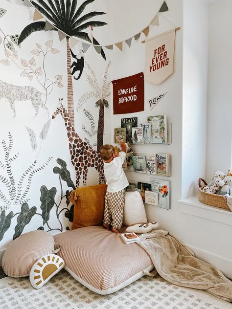 Safari Toddler Room, Jungle Bedroom Theme, Safari Bedroom, Dreams Wallpaper, Animal Kids Room, Safari Room, Toddler Boy Room Decor, Boy Toddler Bedroom, Baby Room Themes