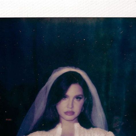 ᴍᴀʀʟᴇɴᴇ on Instagram: "Behind the scenes polaroids from the Interview Magazine shoot of February 14, 2023 🤍 Shared by Interview Magazine through a celebratory article for Lana’s birthday 🌷🙌🏻☀️ 📸 @nadialeecohen I’ll link the article in my stories! #lanadelrey #elizabethgrant #oceanblvdlanadelrey #didyouknowthattheresatunnelunderoceanblvd #bluebanisters #bluebanisterslanadelrey" Lana Pfp, 50’s Aesthetic, Lana Del Rey Fan, Lana Del Rey Pictures, 60’s Aesthetic, Lana Del Rey Ultraviolence, Americana Aesthetic, Magazine Shoot, Lana Del Rey Love