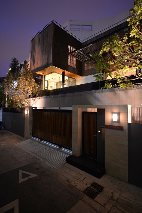 Gallery - Joly House / Stu/D/O Architects - 8 Small Buildings Design, Korean Detached House, Modern Tokyo House, Korean Apartment Outside, Korean House Modern Seoul Exterior, Seoul House Exterior, Modern House Japanese Style, Korean House Exterior Seoul, Korea Modern House