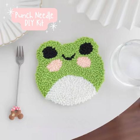 This adorable DIY punch needle kit is perfect for beginners looking to explore the fun and relaxing world of tufting. With easy-to-follow instructions and a pre-printed pattern featuring a cute frog and cat, you'll be creating a unique and stylish coaster in no time! 🎀Kit Includes: -Pre-printed canvas -Punch needle -Yarn in coordinating colors -Easy-to-follow instructions 🎀Perfect for: -Beginners -Crafters -Gift-giving 🎀Why Choose This Kit? Easy to Use: Our kits are designed with beginners in Frog Punch Needle, Punching Needle Embroidery, Tufting Coaster, Cute Aesthetic Frog, Diy Punch Needle, Kawaii Embroidery, Frog Cat, Aesthetic Frog, Punch Needling