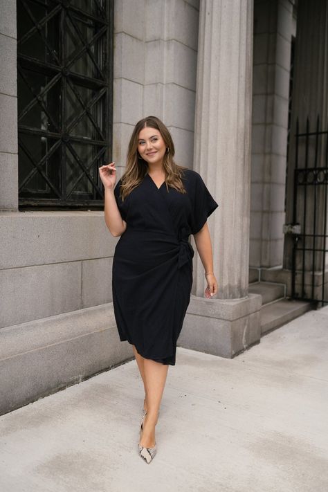 Business Dress Plus Size, Classic Style Outfits Plus Size, Plus Size Dress Outfits Classy, Plus Size Work Dress, Mid Size Black Dress, Mid Size Fashion Over 40, Mid Size Work Outfits Professional, Mid Size Dresses For Women, Linen Dress Plus Size