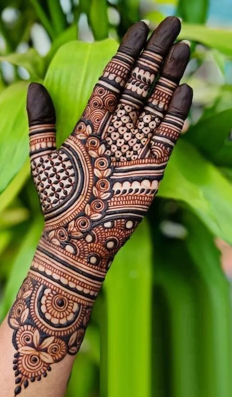 Karwa Chauth Mehndi Designs, Karwa Chauth Mehndi, Beautiful Simple Mehndi Design, Simple Mehendi, Front Mehndi Design, Simple Mehendi Designs, Simple Arabic Mehndi Designs, मेहंदी डिजाइन, Tato Henna