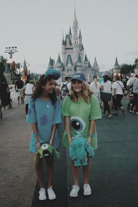 Disneyland Outfits Best Friends, Disneybound Best Friends, Matching Disneyland Outfits, Bestie Disney Trip, Disneyland Matching Outfits Best Friends, Matching Disney Outfits Best Friends, Bff Disney Outfits, Disney Bestie Outfits, Disney Outfits Best Friends