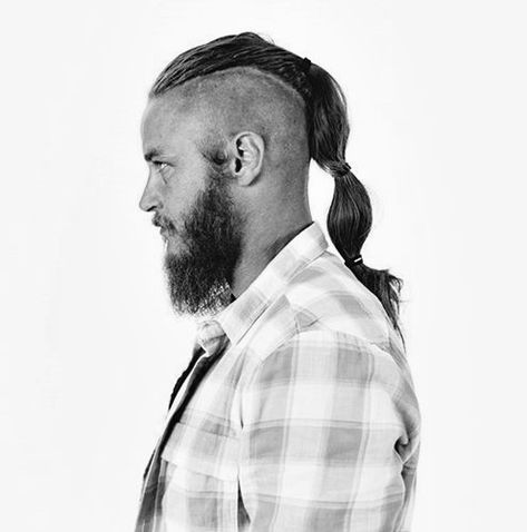 40 Long Undercut Haircuts For Men - Lengthy Male Hairstyles Viking Haircut, Man With Long Hair, Vikings Travis Fimmel, Vikings Ragnar, Bracelet Viking, Viking Hair, Beard Hairstyle, 얼굴 그리기, Men Haircut Styles