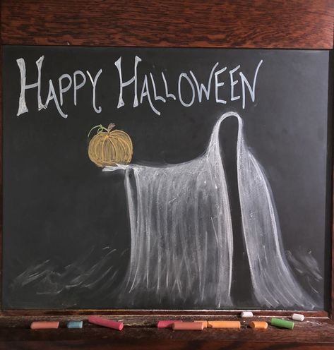 Pumpkin Sidewalk Chalk Art, October Blackboard Ideas, Early Fall Chalkboard Ideas, Witchy Chalkboard Art, Trick Or Treat Chalkboard Ideas, Halloween Blackboard Chalk Art, Scary Chalk Art, Happy Halloween Chalkboard Ideas, Chalkboard Art For Fall