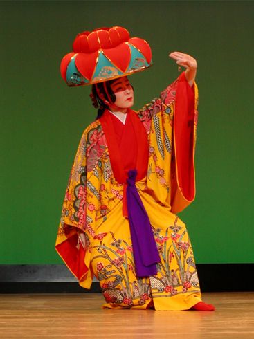 Ryukyuan Dance Costume Ryukyuan People, Costume Inspirations, Folk Culture, Clothes Reference, Japanese Clothing, Traditional Dance, Traditional Clothes, Japanese Outfits, Dance Costume