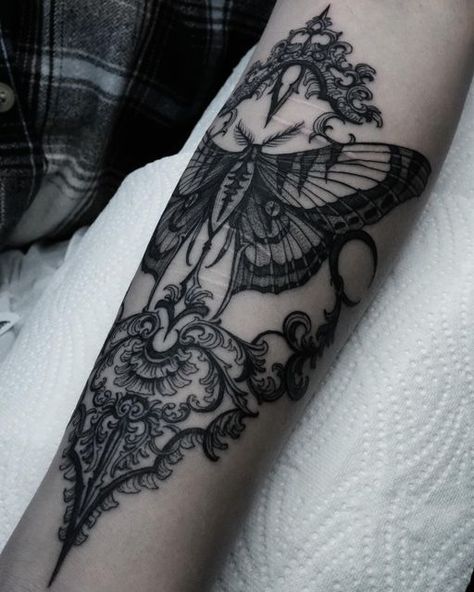 Lydia Sharon Hughes Grespi on Instagram Gothic Flower Tattoo Design, Whimsical Garden Tattoo Sleeve, Dark Tattoo Sleeves For Women, Dark Cottagecore Tattoo Ideas, Soft Goth Tattoo, Leg Sleeve Women Tattoo, Baroque Tattoos, Art Back Tattoo, Bold Black Tattoos