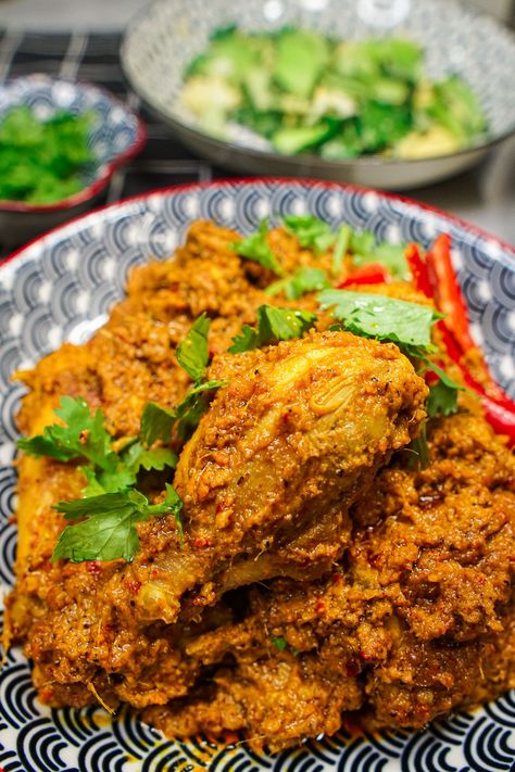 How to make spicy Chicken Rendang. Today we’re making Chicken Rendang – one of my all time favourite Malay dishes. Rendang is a dry curry stew that you can find in Singapore, Malaysia and Indonesia.… Malay Dishes, Rendang Recipe, Chicken Rendang, Malay Cuisine, Rendang Daging, Malaysian Recipes, Dry Curry, Grilled Mackerel, Making Chicken