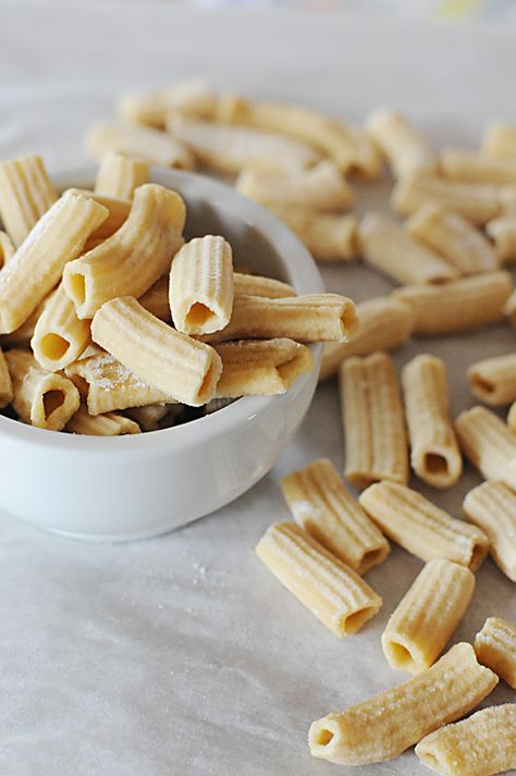 Making Homemade Fresh Pasta Noodles ~ dineanddish.net Kitchenaid Pasta Maker, Pasta Press, Kitchenaid Pasta, Pasta Dough Recipes, Kitchen Aid Recipes, Homemade Egg Noodles, Homemade Pasta Recipe, Mixer Recipes, Stand Mixers