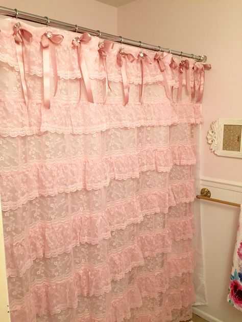 Coquette Bathroom, Lace Shower Curtain, Baños Shabby Chic, Bathroom Pink, Rooms Decoration, Girly Bathroom, Pretty Aesthetic, Pretty Room, Dreamy Room