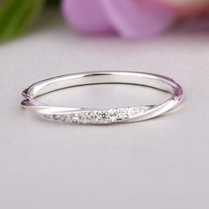 Simple Small Wedding Rings, Simple Wedding Bands For Women, Unique Rings For Women, White Gold Stackable Rings, Filigree Wedding Band, Mobius Ring, Band Ideas, Elegant Packaging, Simple Wedding Bands