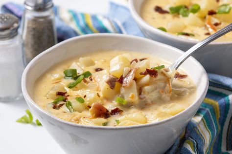 It's no secret that we love potatoes. Fry 'em, mash 'em, or bake 'em and we'll take 'em. We're even down for eating them in soup form, such as in our Favorite Potato Soup! This creamy, cheesy, spud-filled dish might just be the best way to consume them. It's warm and hearty and just so good for the soul! We will love potatoes forever and this will endlessly be our Favorite Potato Soup! Heartland Cooking, Irish Potato Soup, Easy Empanadas Recipe, Command Cooking, Lazy Cooking, Polish Dumplings, Creamy Soup Recipes, Irish Potato, Crock Pot Potatoes