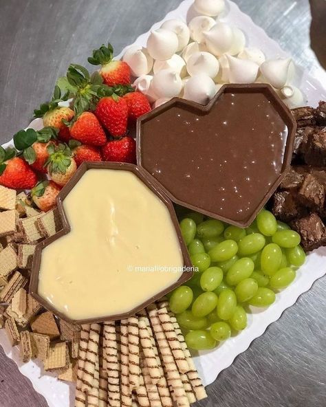 Sleepover Food, Party Food Platters, Food Displays, Sweet Snacks Recipes, Food Platters, Food Obsession, Be Honest, Sweet Snacks, Pretty Food