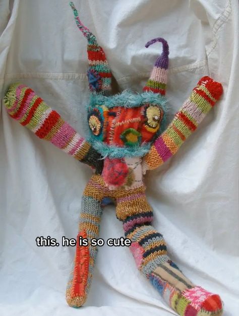 Ugly Crochet Animals, Knit Room Decor, Weird Sewing Projects, Knitted Plushies, Weird Crafts, Knit Art, Crochet Tips, Colorful World, Minimalist Tattoos