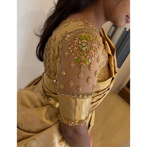 Aari Work Net Blouse Designs, Gold Saree Blouse Design, Golden Blouse Aari Work, Gold Saree Wedding, Golden Colour Blouse Design, Aari Work Blouse Hand Design, Golden Saree Blouse Designs, Gold Blouse Designs, Pink Blouse Designs