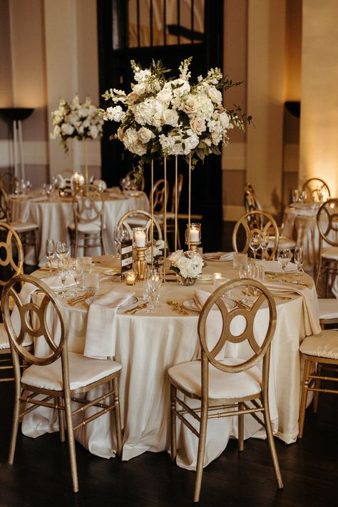 Wedding Reception Inspiration Indoor, Hollywood Glamour Wedding Decor, Glamour Wedding Decorations, Classic Elegant Wedding Decor, Wedding Table Decorations Gold, Champagne Wedding Table, Black White Gold Wedding Theme, Cream Wedding Theme, White And Gold Wedding Themes