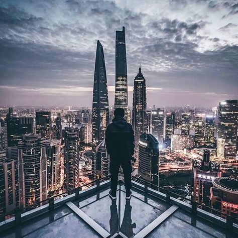 I'd never get used to a view like this. Extreme Parkour, World Is Mine, Fotografi Urban, Fotografi Kota, Night Landscape, Bad Guys, City Wallpaper, 판타지 아트, City Photography