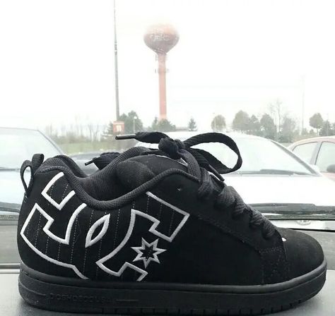 Dc Sneakers Outfit, Black Dc Shoes Outfit, Big Laces Shoes, Dc Graffik Shoes, Dc Shoes Y2k, Dc Shoes White, Shoes I Want, Dcs Shoes, Dc Shoes Aesthetic