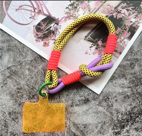 Paracord Projects Diy, Dog Accesories, Paracord Diy, Modern Style Design, Phone Wristlet, Paracord Projects, Key Wallet, Dog Shop, Macrame Bag