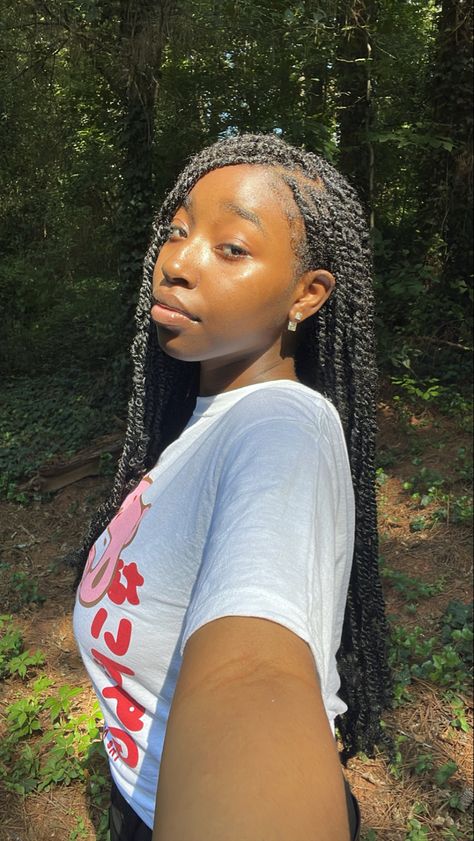 Black Women Passion Twists, Mini Passion Twists, Single Braids Hairstyles, Black Hair Stylist, Passion Twists, Taking A Selfie, Box Braids Hairstyles For Black Women, Cute Braided Hairstyles, Braids Hairstyles Pictures