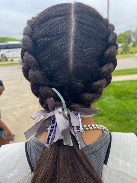 Easy Running Hairstyles Runners, Running Race Hairstyles, Sport Hairstyles With Ribbon, Girl Wrestling Hairstyles, Hairstyles For Track And Field, Track Meet Hair, Easy Track Hairstyles, Cute Track Hair Styles, Track Hair Styles