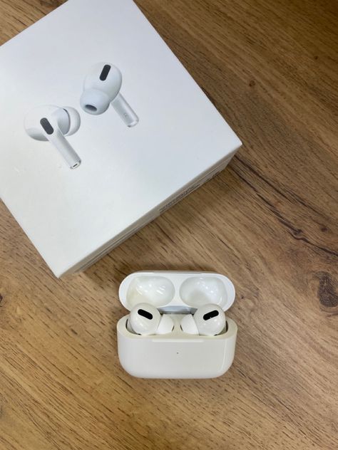 Earphones Aesthetic, Airpods Aesthetic, Headphone Aesthetic, Aesthetic Airpods, Airpods Headphones, Headphones Apple, Apple Earphones, Air Pods Pro, Cute Ipad Cases