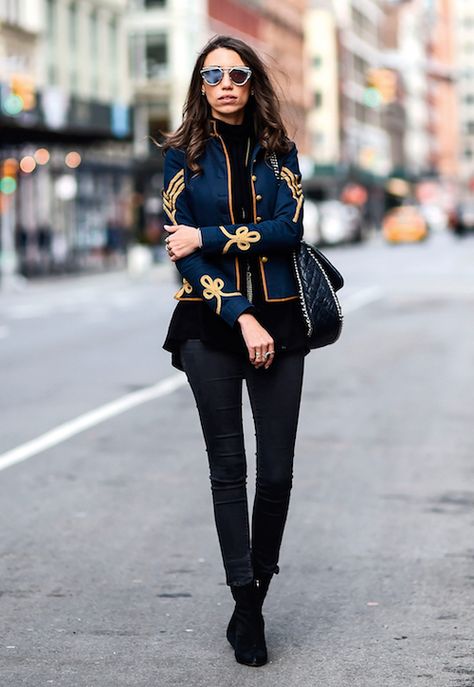 New York Fashion Week Street Style, Rock Chic, Autumn Street Style, Dressed To Kill, Street Style Inspiration, Military Inspired, Looks Chic, Military Style, Fancy Outfits