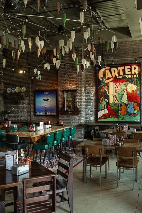 Eclectic Cafe, Restaurants Interior, Cafe Inspiration, Bar Deco, Restaurant Vintage, Pub Interior, Decoration Restaurant, Bar Inspiration, Retro Cafe