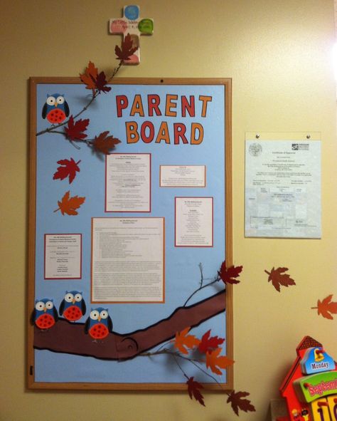 Fun three-dimensional parent board for fall... Daycare Rooms Setup Toddlers, Church Preschool Room Ideas, Toddler Daycare Classroom Decor, Homeschool Room Ideas Preschool, Parent Board Ideas Daycare, Inhome Daycare, Daycare Room Ideas, School Council, Daycare Setup