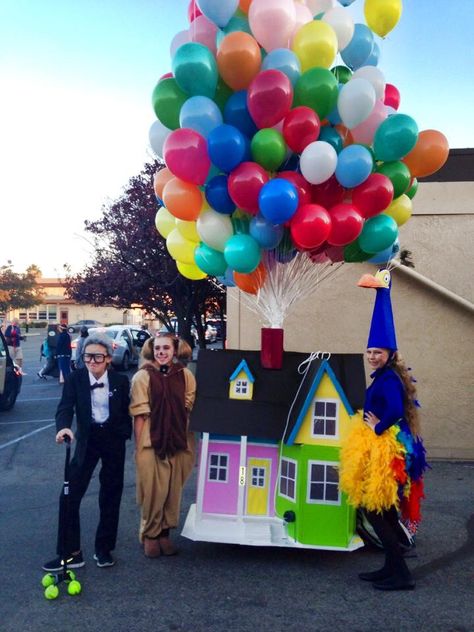 Up Movie House Diy, Up Themed Trunk Or Treat, Diy Up House, Up Trunk Or Treat, Up Birthday Party Theme Disney, Up Movie House, Balloon Store, Trunker Treat Ideas, Homecoming Floats