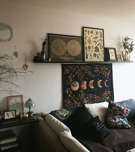 Cozy Witchy Home Decor, Boho Witch Home Decor, Gothic Cottagecore Home Decor, Moon Living Room Decor, Witch Aesthetic Room Ideas, Boho Witch Living Room, Moon Room Decor Aesthetic, Dark Boho Apartment Decor, Witch Camper Interior