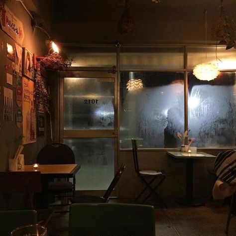 Late Night Kitchen Aesthetic, Slum Aesthetic, Cafe At Night, Fotografi Kota, 카페 인테리어 디자인, Cinematic Photography, Vintage Market, Night Aesthetic, City Aesthetic