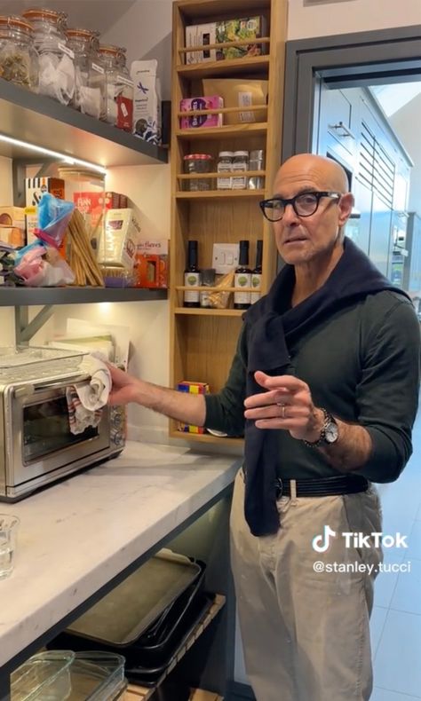 Stanley Tucci Recipes Bolognese, Stanley Tucci Kitchen, Stanley Tucci Sandwich, An Italian In My Kitchen Recipes, Stanley Tucci Fashion, Tucci Stanley, Stanley Tucci Style, Restaurant Outfit Ideas, Mediterranean Breakfast Ideas