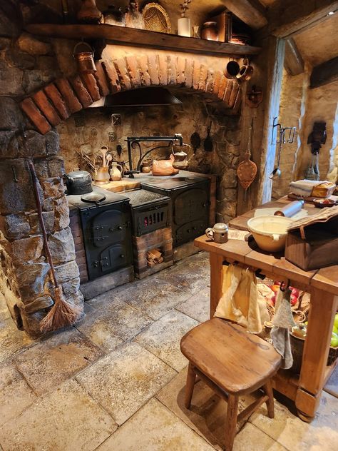 Medieval Aesthetic Interior, Old Norwegian House, Medieval Kitchen Aesthetic, Hobbit Kitchen Aesthetic, Hobbit Home Interior, Hobbitcore House, Hobbit Furniture, Hobbit House Aesthetic, Medieval Apartment