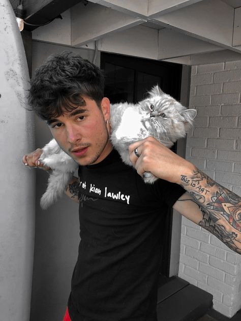 Kian Lawley Hair, Shy People Problems, Ricky Dillon, Shy People, Funny Nurse Quotes, Kian Lawley, Celebrity Culture, Phil Lester, New Hairstyle