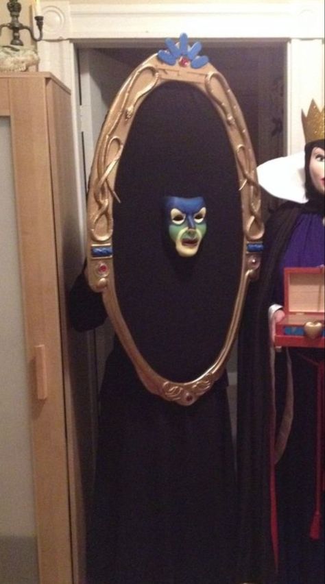 Mirror From Shrek, Shrek Magic Mirror, Shrek Mirror Costume, Shrek Costume Ideas Diy, Shrek Mirror, Magic Costume Ideas, Shrek Themed Costumes, Shrek Halloween Decorations, Magic Mirror Costume