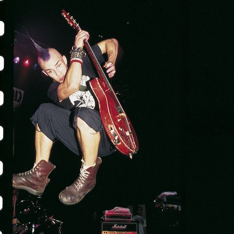 Rancid Tim Armstrong, Punk 90s, Leather Front Pocket Wallet, Punk Boy, Timeless Boots, Ska Punk, Punk Men, Tré Cool, Punk Culture