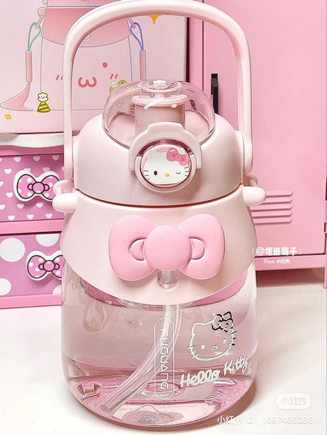 Hello Kitty Water Bottle, Hello Kitty Merchandise, Hello Kitty House, Kitty Items, Cute Furniture, Hello Kitty Aesthetic, Cute Water Bottles, Hello Kit, Pink Hello Kitty