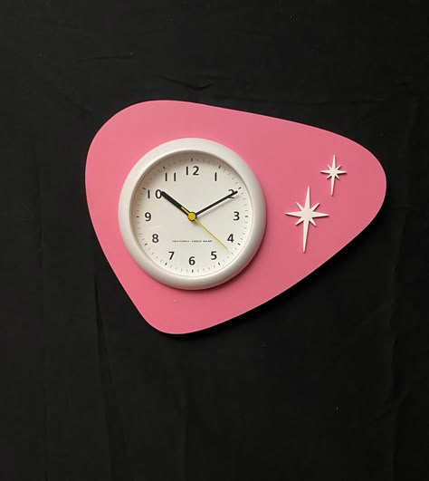 "Wide Range of Application. Our mid century modern waterproof wall clock is very practical, and it is the first choice for gifts, decoration, appreciation, gifts, souvenirs, home furnishing, et. These stylish mid century modern inspired wall clocks are offered for indoor or outdoor use. Add a pop of color to your wall or garden. Perfect gift for the Gardner or home maker in your life. Water Resistance Technology, our waterproof wall clock can withstand water vapor or moister, which is perfect fo 80s Wall Decor, Retro Home Decor 1950s, Pink Midcentury Modern, Wall Clock Design Ideas, Mid Century Modern Clocks, Mid Century Outdoor, 50s Decor, Mid Century Modern Wall Clock, Disney Minimalist