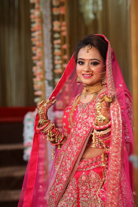 Wedding Girls Poss, Marriage Single Pose, Braid Poses, Lehnga Outfit, Wedding Dulhan Pose, Dulhan Pose, Wedding Dulhan, Single Pose, विवाह की दुल्हन